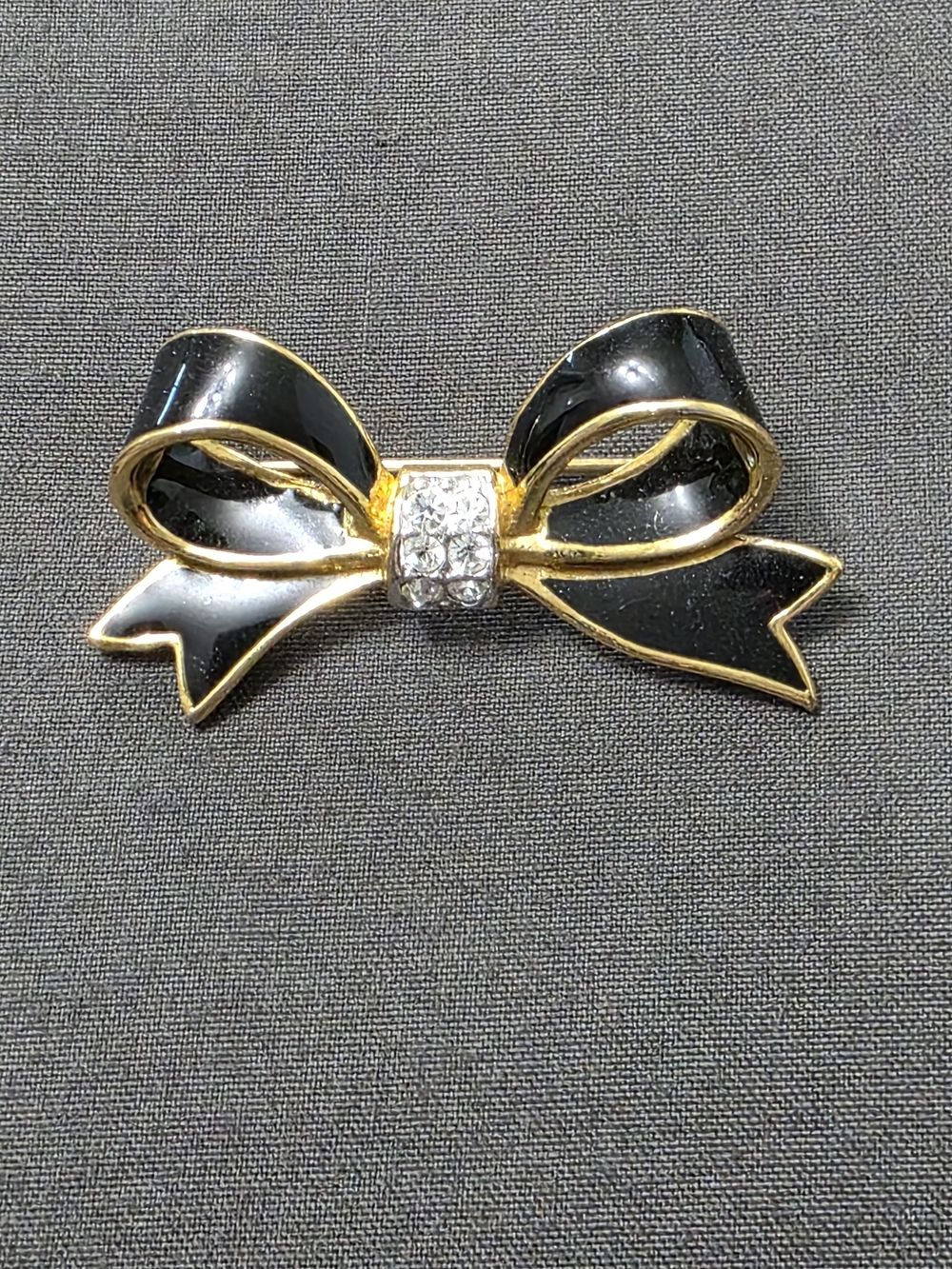 Estate - Gold Tone Bow Brooch - Fashion Design - 434